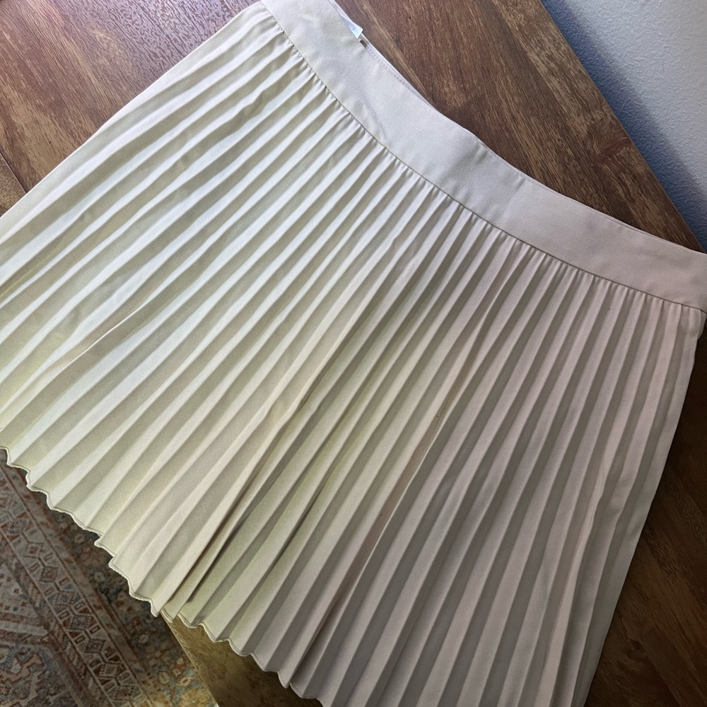 Cream pleated skirt (skort) from Zara, NWT